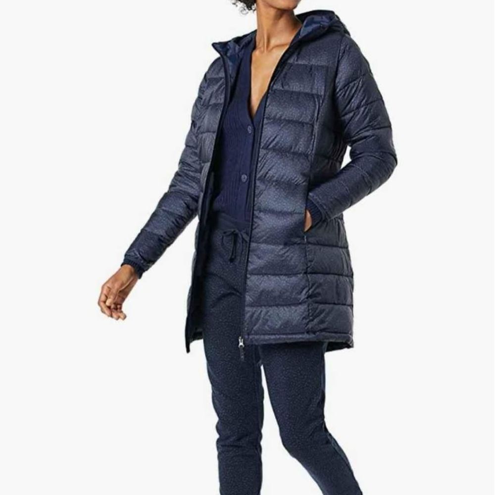 Amazon Essentials Women's Lightweight Water-Resistant Hooded Puffer Coat